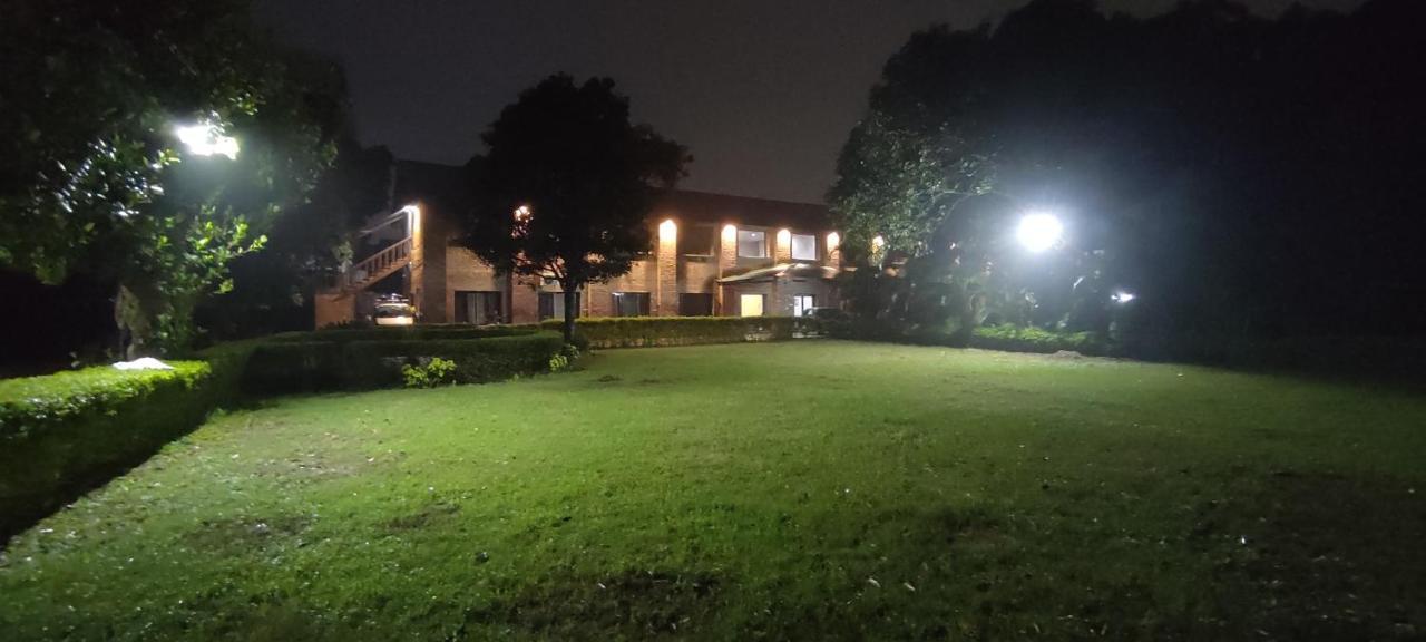 The Cocoon Bed and Breakfast Dehradun Buitenkant foto