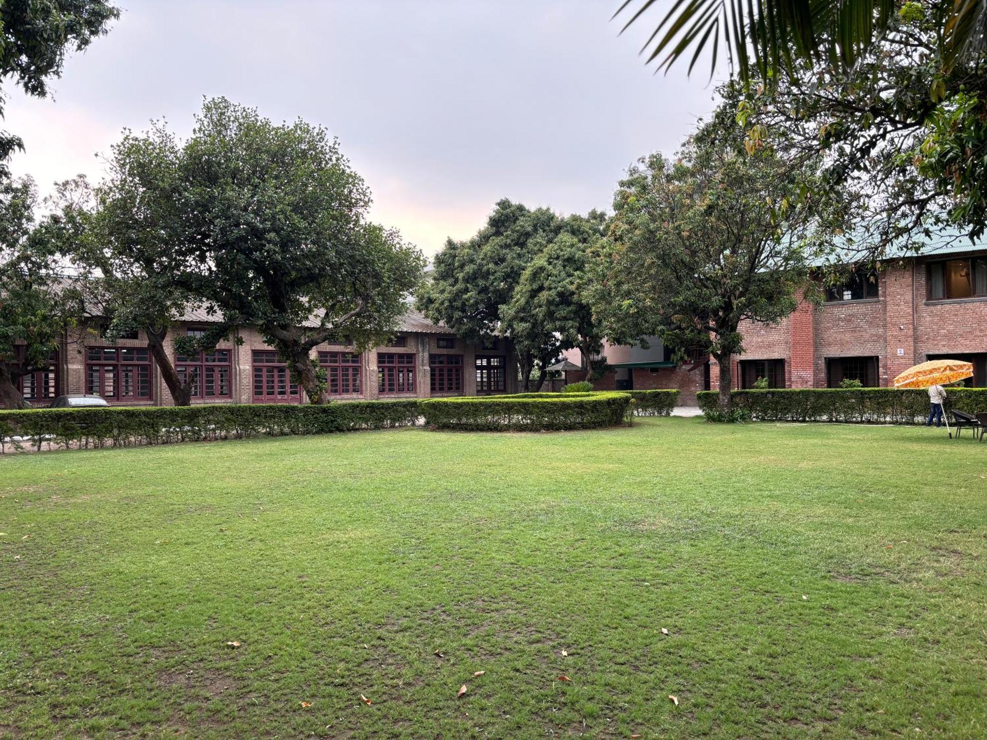 The Cocoon Bed and Breakfast Dehradun Buitenkant foto