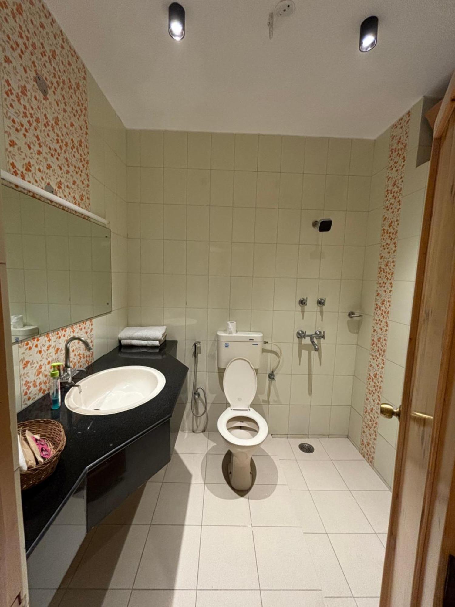 The Cocoon Bed and Breakfast Dehradun Buitenkant foto